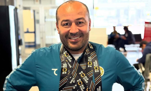 Казахстан сделал подарок главному тренеру сборной Узбекистана по боксу. Видео