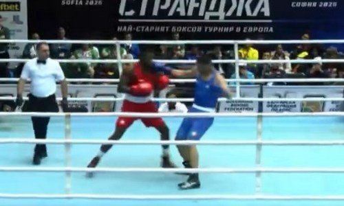 Эффектным нокаутом завершился бой на малом чемпионате мира по боксу. Видео