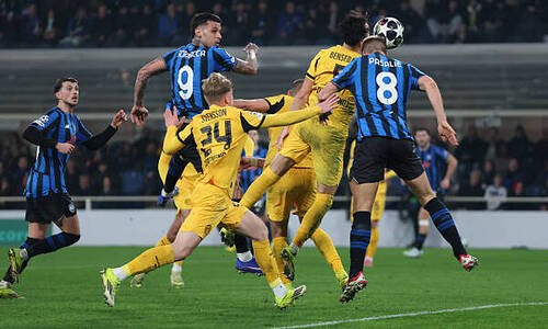 Пятью голами и удалением обернулся стыковой матч Лиги Чемпионов