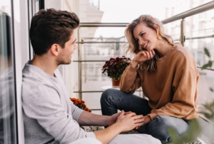 Не так, как в кино — психотерапевт назвала главные промахи во время поцелуя