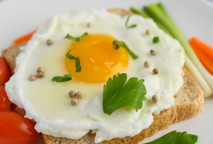 Сколько можно съесть яиц на завтрак