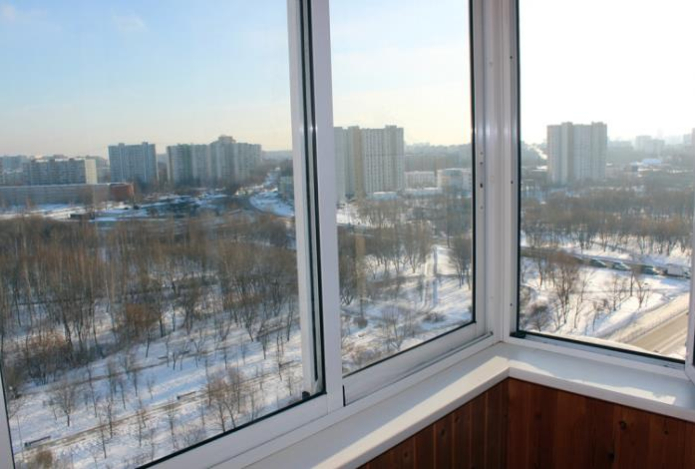 Названы продукты, которые можно хранить на балконе в мороз