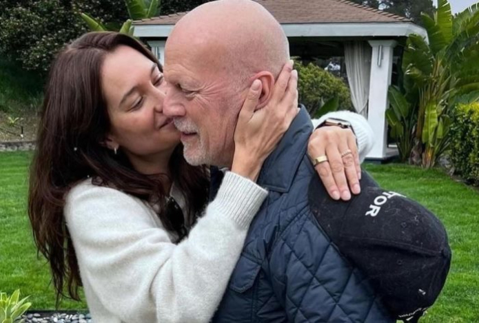 «Мы нашли новый способ» — жена Брюса Уиллиса рассказала, как теперь с ним общается