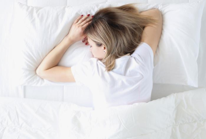 Психолог назвала тревожный сигнал любителям провести выходные в кровати