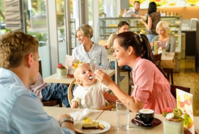 Стоит ли делать замечания родителям плачущих детей в ресторане