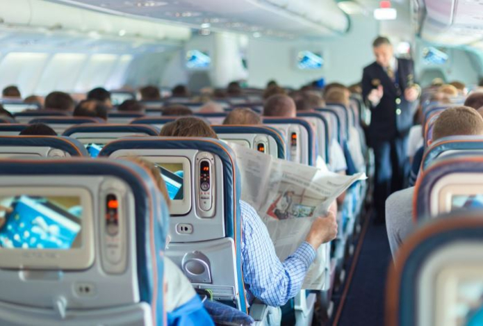 Бортпроводник объяснил, зачем в самолёте включать авиарежим