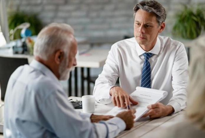 «Подпись за минуту — проблемы на годы». Адвокат предупредил об опасных документах