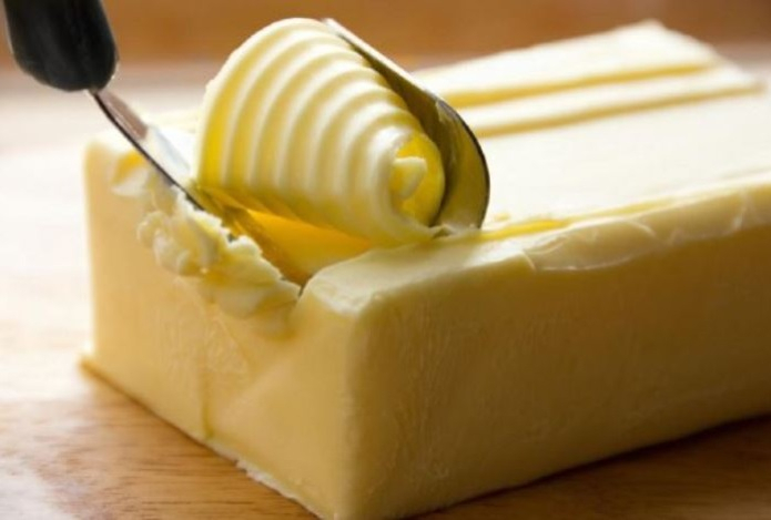 Диетолог рассказала, в каких случаях поддельные масло и сыр разрушают организм