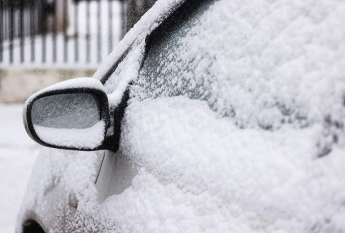 Эксперты предупредили об опасности хранения документов в машине зимой