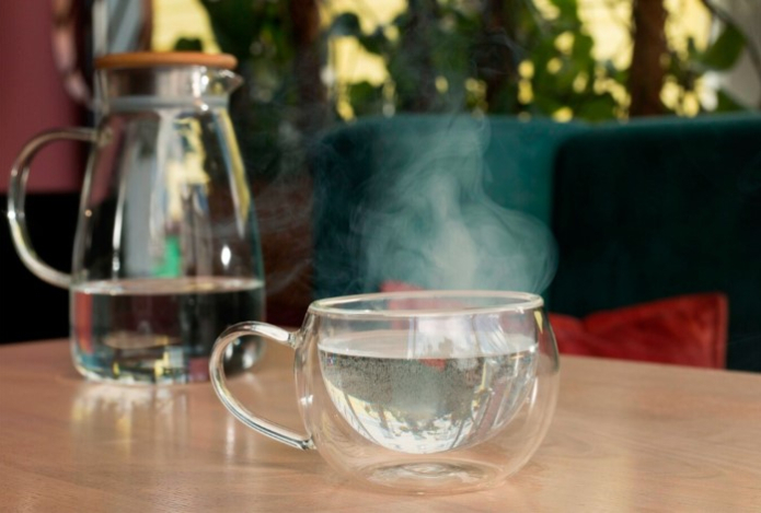 Врач назвал случаи, когда кипяченая вода становится опасной для здоровья