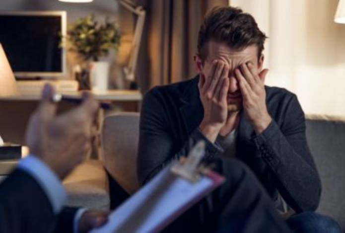 Почему мужчины молчат, когда им тяжело — психологи назвали главные причины