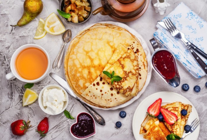 Масленица без вреда для фигуры — нутрициолог рассказала, как сделать блины полезнее