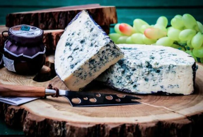 Когда модный сыр с плесенью становится опасным