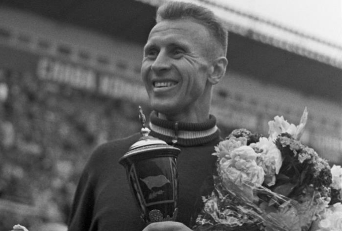 Бегал, чтобы прокормить семью, и стал величайшим чемпионом. История Петра Болотникова