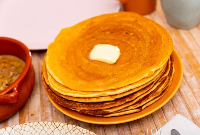 Названы два вида самых вредных начинок для блинов