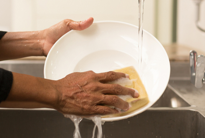 Названы кухонные предметы, которые могут незаметно вредить здоровью