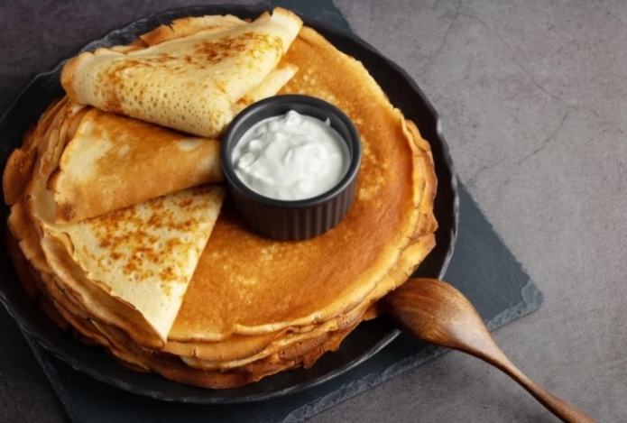 Диетолог рассказал, сколько можно есть сметаны