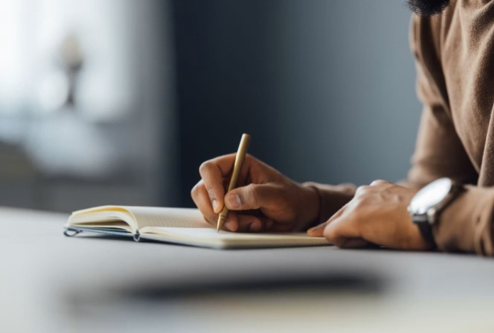 Психолог поделился простым упражнением для избавления от навязчивых мыслей