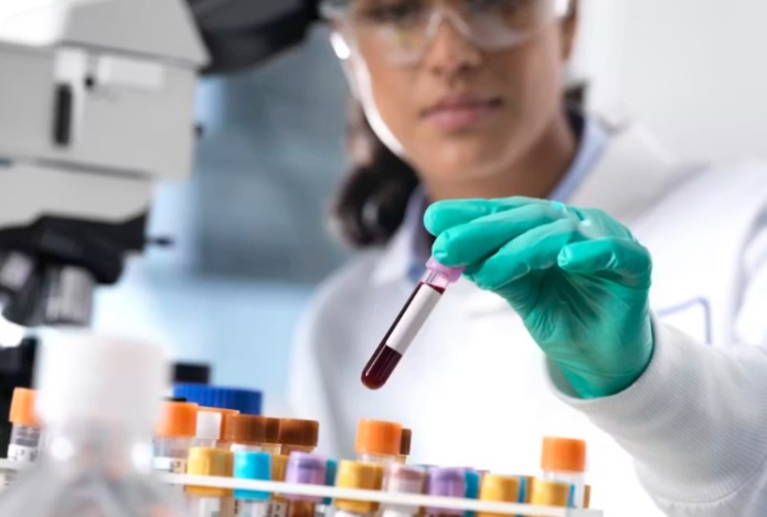 Раскрыт механизм редких тромбозов после COVID-вакцин