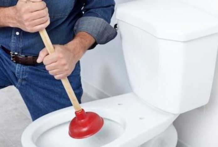 Что категорически нельзя смывать в унитаз и почему это опасно