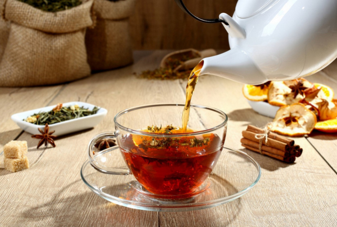 Названы популярные добавки, которые делают чай вредным