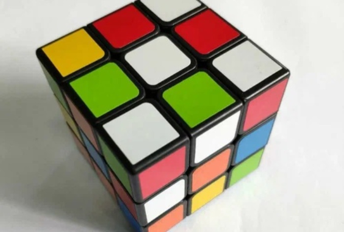 Как собрать кубик Рубика 3×3 — ловкость рук или хитрости?