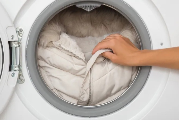 Как почистить пуховик так, чтобы не пришлось его стирать