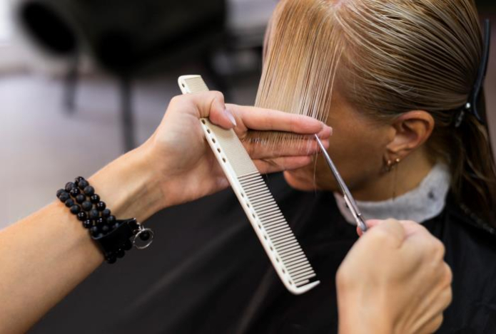 Когда стричься в марте 2026 — самые удачные и неудачные дни по лунному календарю