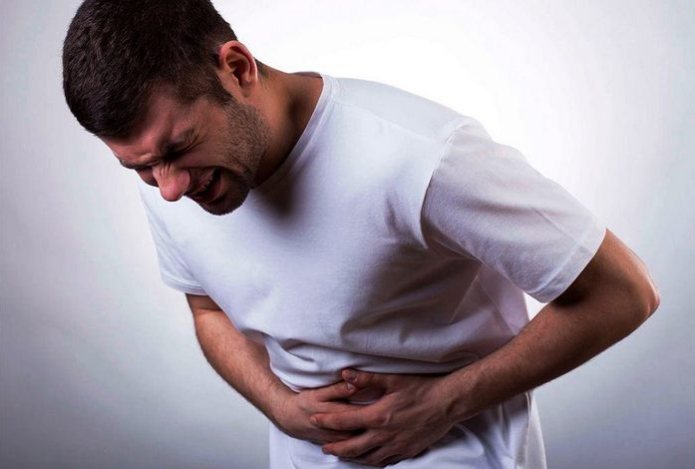 Диетологи рассказали, каких продуктов стоит избегать ради здоровья кишечника