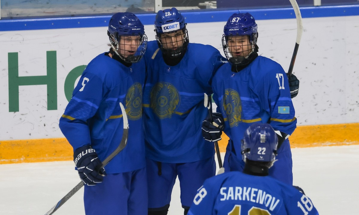 Казахстан объявил состав на международный турнир по хоккею