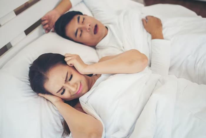 Врач раскрыл неожиданную причину храпа