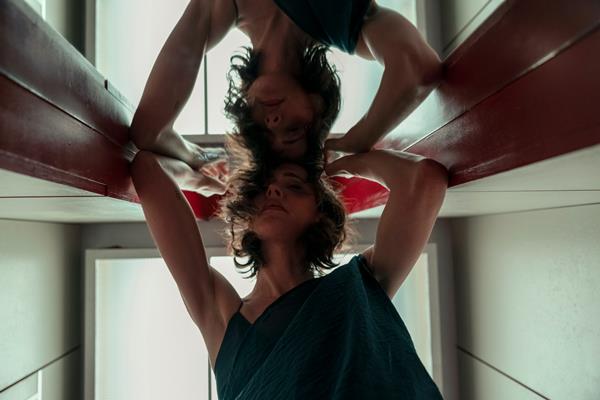 Появился первый кадр из фильма «Конец всему» с Ребеккой Холл в главной роли. Фото