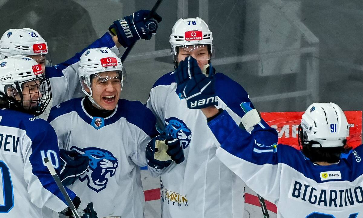 «Снежные Барсы» на двух камбэках вырвали победу в МХЛ