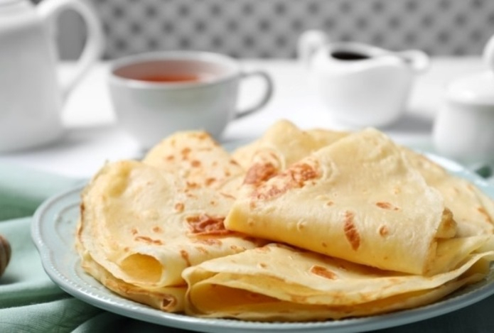 Людей с болезнями ЖКТ предостерегли от соленых начинок в блинах