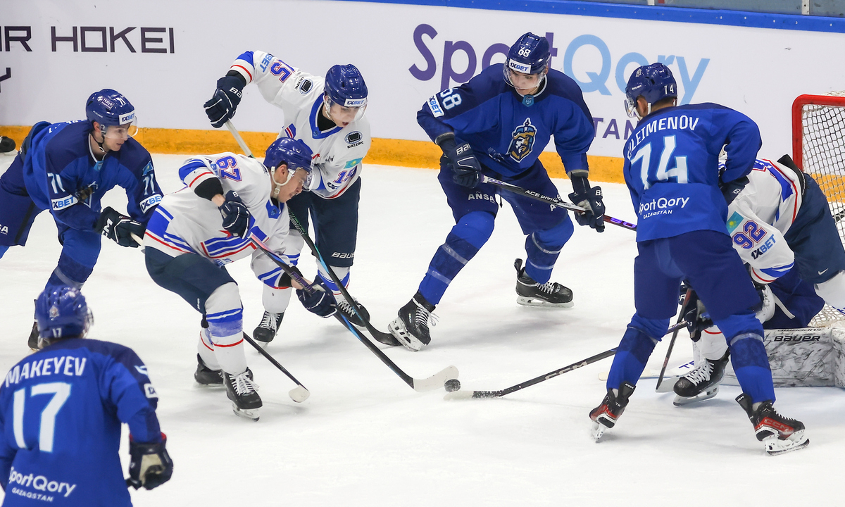 Видеообзор зрелищного матча лидеров с пятью шайбами в чемпионате Казахстана