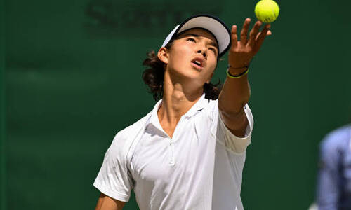 Сенсационным разгромом завершился матч казахстанского теннисиста на международном турнире