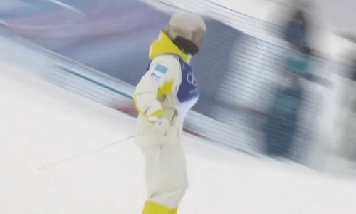 Казахстан с крупной победы стартовал в параллельном могуле на Олимпиаде-2026