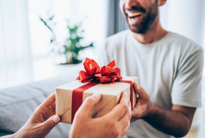 Назван топ «здоровых» подарков мужчине на 23 февраля