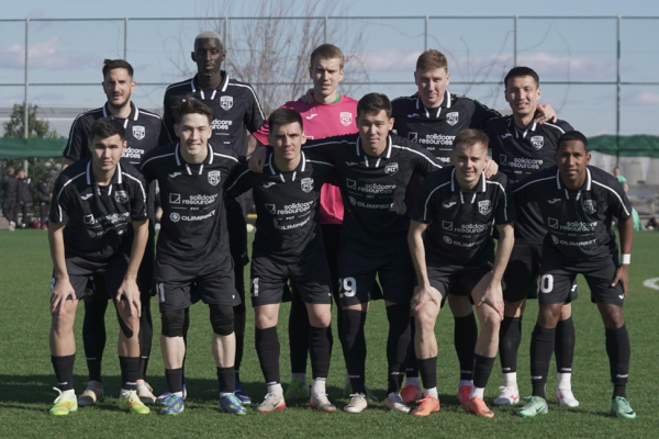 ИИ отзеркалил второй круг и развёл интригу по краям сезона. Почему «Кайрат» получил преимущество, а «Ордабасы» — еврокубковый подарок?