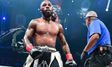 Главный бой вечера бокса в США обернулся нокаутом фаворита. Видео