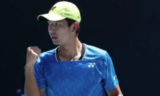 Казахстанский теннисист с победы стартовал на турнире в Турции