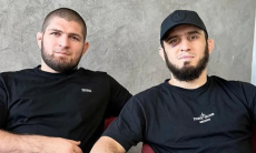 «Какой-то неформал». Нурмагомедов и Махачев отказали певцу из Казахстана