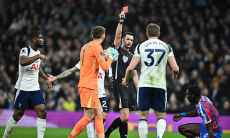 Клуб АПЛ остался без болельщиков во время матча. Фото