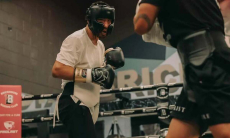 Жанибек Алимханулы начал подготовку к бою за три титула чемпиона мира