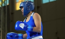 Казахстан разгромом стартовал на историческом турнире по боксу