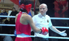 Дисквалификацией закончился бой казахстанского боксера на историческом турнире. Видео