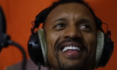 Нани исполнил для девушек песню на казахском языке. Видео