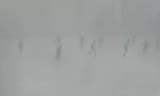 Суровые условия прервали матч футбольных команд в Казахстане. Видео