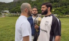 Царукян и Мокаев провели дуэль взглядов перед боем за титул. Видео