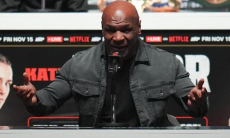 Майк Тайсон анонсировал дату и место боя с Флойдом Мэйвезером